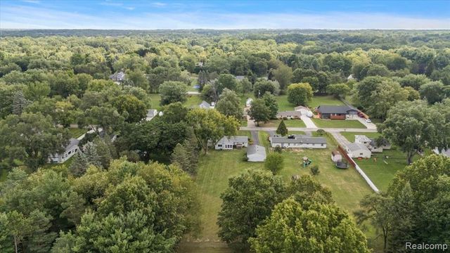 5011 Cecelia Ann Avenue, Clarkston, MI 48346