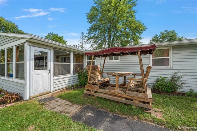 5011 Cecelia Ann Avenue, Clarkston, MI 48346
