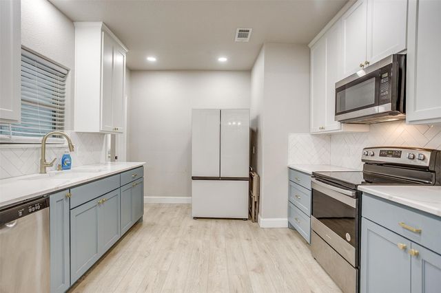 229 W Willingham Street, Cleburne, TX 76033