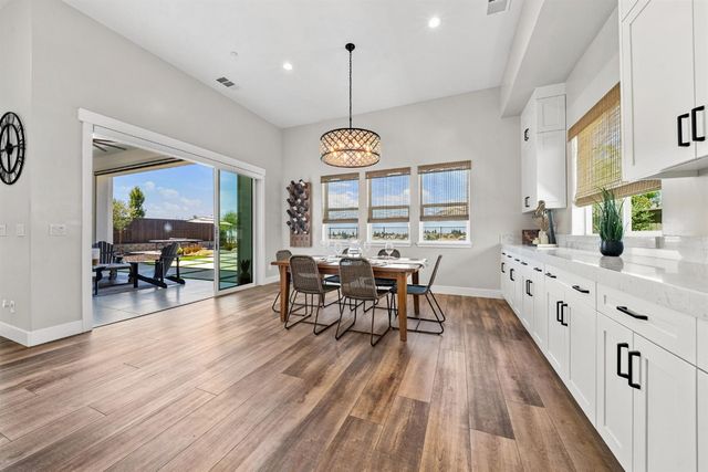 3918 Skyline Dr, Rocklin, CA 95677