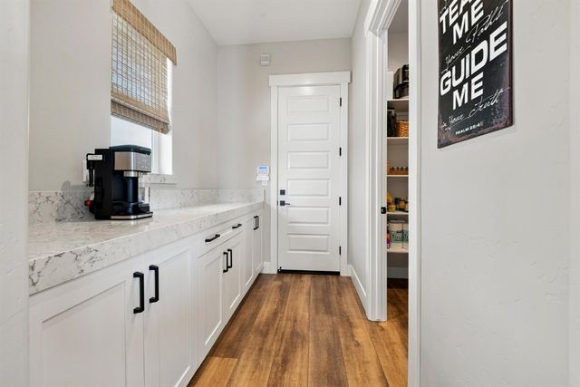 3918 Skyline Dr, Rocklin, CA 95677