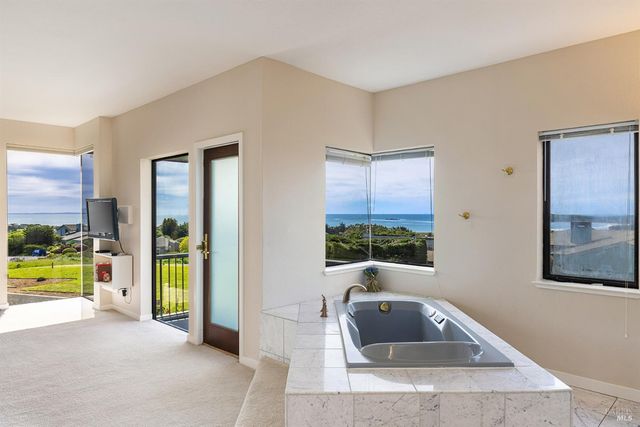 315 Mainsail Dr, Bodega Bay, CA 94923