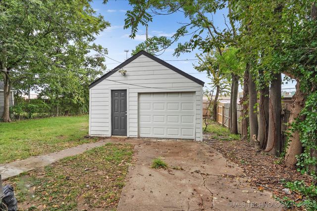 3310 E Admiral Court, Tulsa, OK 74115