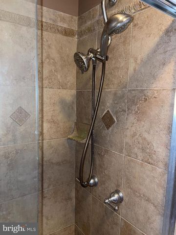 504 23RD PL NE, Washington, DC 20002