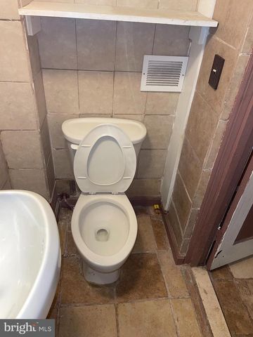 504 23RD PL NE, Washington, DC 20002