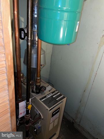 504 23RD PL NE, Washington, DC 20002