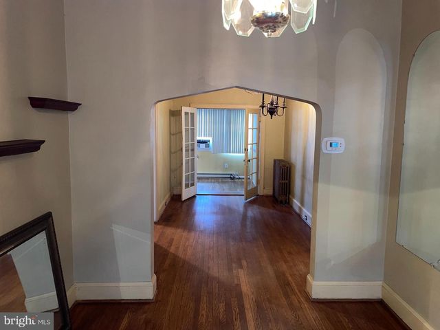 504 23RD PL NE, Washington, DC 20002