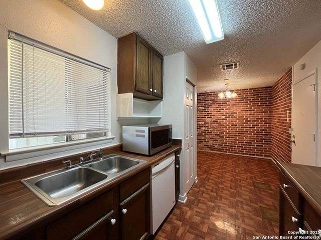 117 Meadow Way, Converse, TX 78109