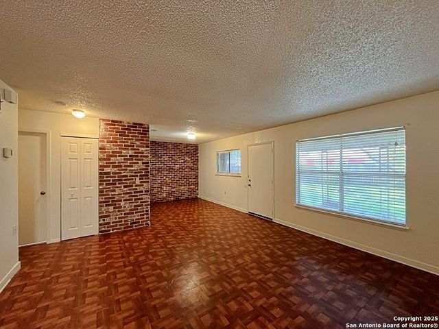 117 Meadow Way, Converse, TX 78109