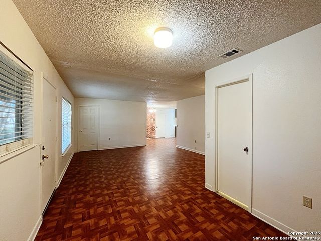 117 Meadow Way, Converse, TX 78109