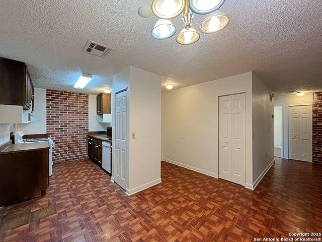 117 Meadow Way, Converse, TX 78109