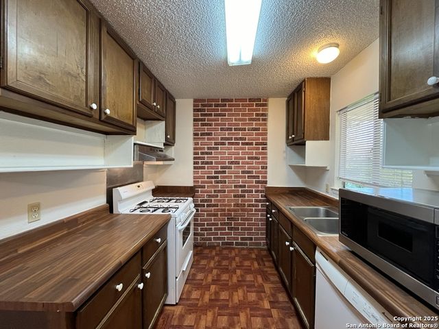 117 Meadow Way, Converse, TX 78109