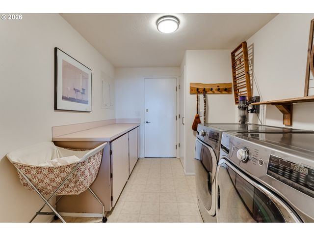 29433 HODSDONSDALE Ln, Eugene, OR 97402