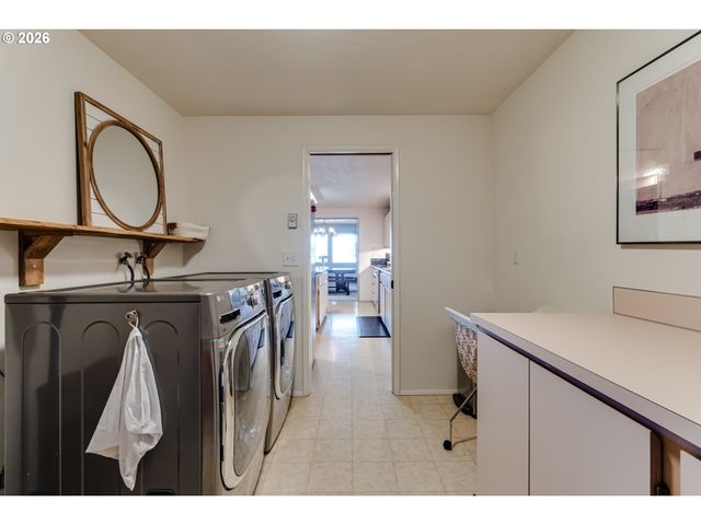 29433 HODSDONSDALE Ln, Eugene, OR 97402