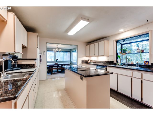 29433 HODSDONSDALE Ln, Eugene, OR 97402