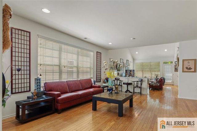 95 Crescent Way 95, Monroe, NJ 08831