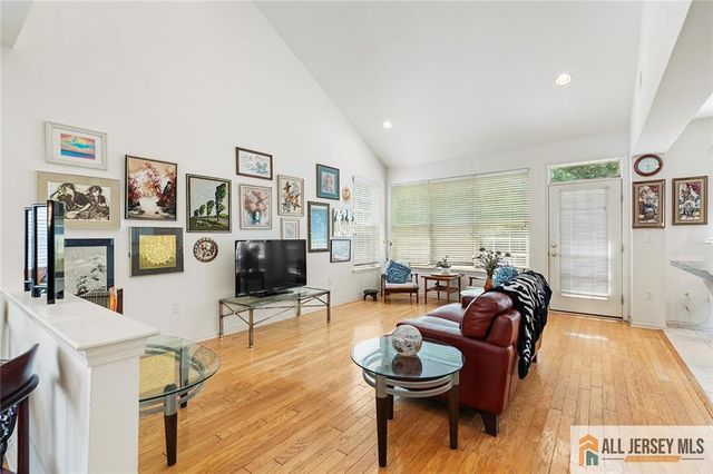 95 Crescent Way 95, Monroe, NJ 08831
