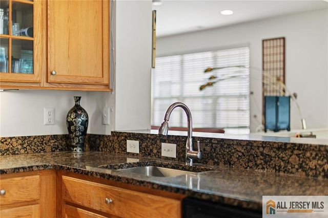 95 Crescent Way 95, Monroe, NJ 08831