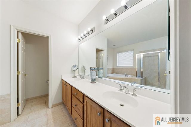 95 Crescent Way 95, Monroe, NJ 08831