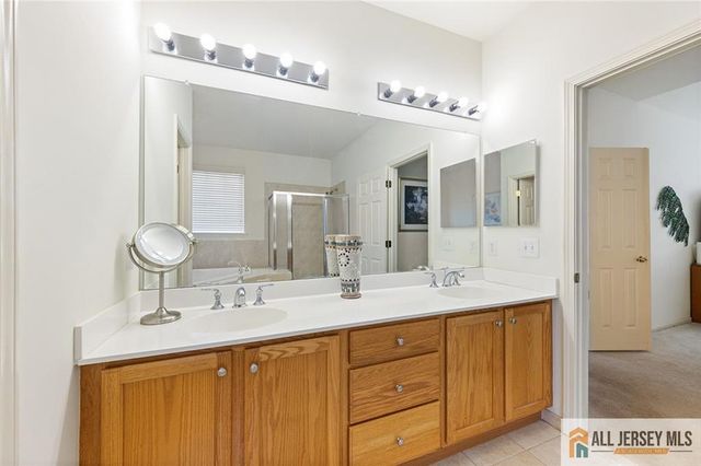 95 Crescent Way 95, Monroe, NJ 08831