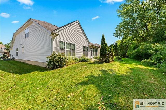 95 Crescent Way 95, Monroe, NJ 08831