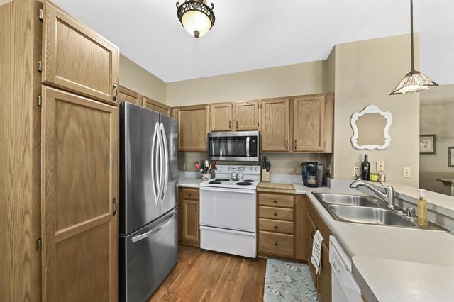 9258 W Kelly PLACE, Hales Corners, WI 53130