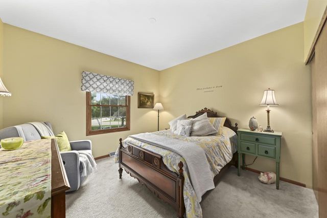 9258 W Kelly PLACE, Hales Corners, WI 53130