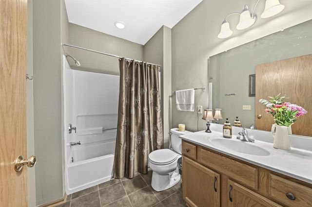 9258 W Kelly PLACE, Hales Corners, WI 53130