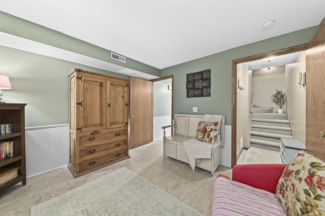 9258 W Kelly PLACE, Hales Corners, WI 53130