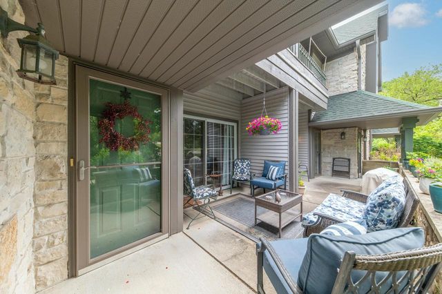 9258 W Kelly PLACE, Hales Corners, WI 53130