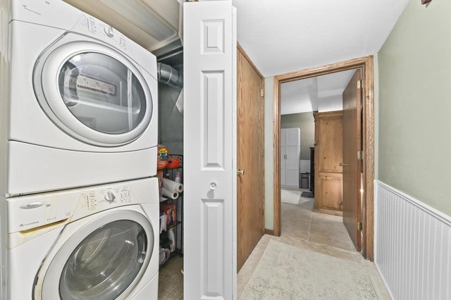 9258 W Kelly PLACE, Hales Corners, WI 53130