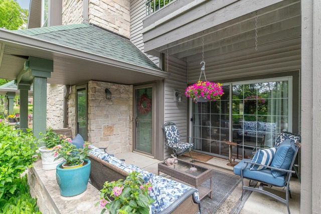 9258 W Kelly PLACE, Hales Corners, WI 53130