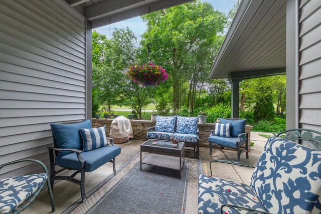 9258 W Kelly PLACE, Hales Corners, WI 53130