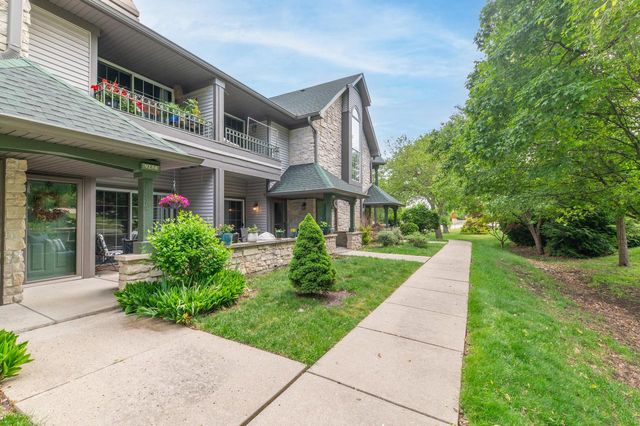 9258 W Kelly PLACE, Hales Corners, WI 53130