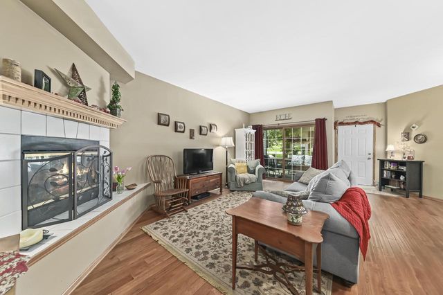 9258 W Kelly PLACE, Hales Corners, WI 53130