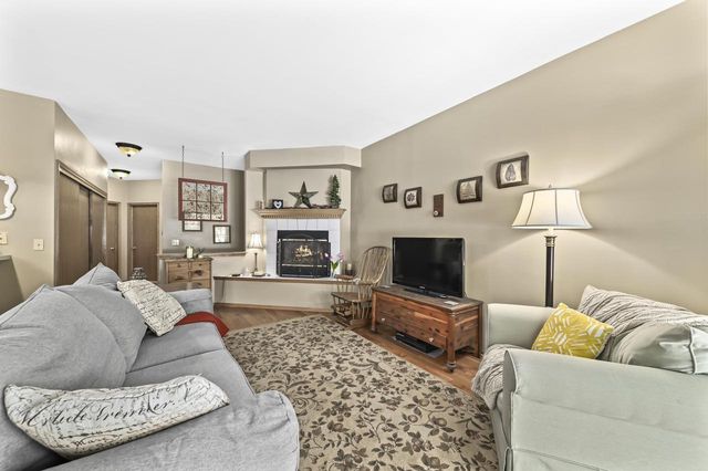 9258 W Kelly PLACE, Hales Corners, WI 53130