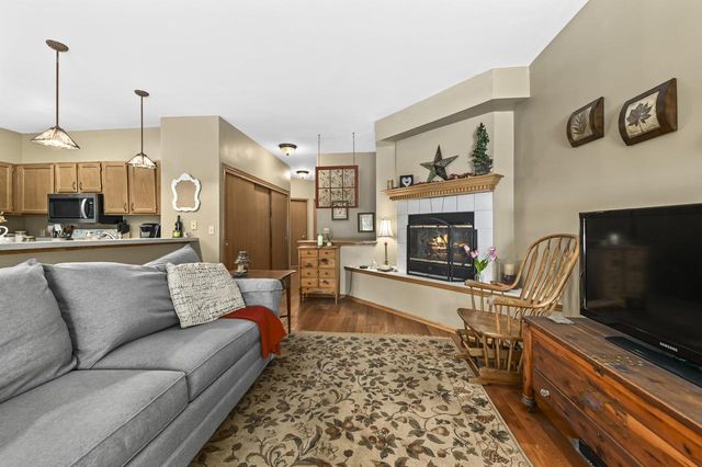 9258 W Kelly PLACE, Hales Corners, WI 53130