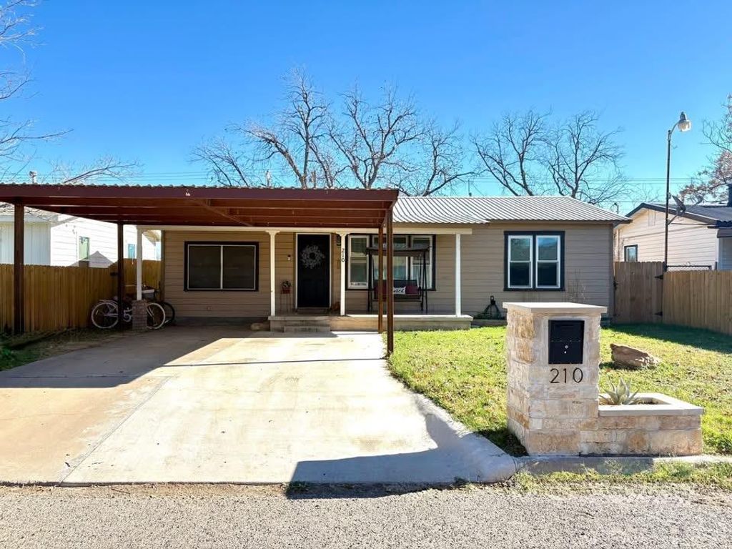 Image 1 of property listing at 210 St Johns St, San Angelo, TX 76905