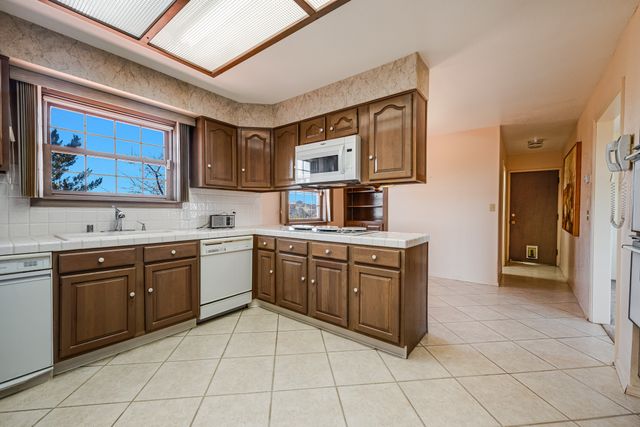 197 Sunrise Road, Santa Fe, NM 87507