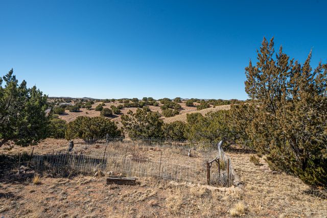 197 Sunrise Road, Santa Fe, NM 87507