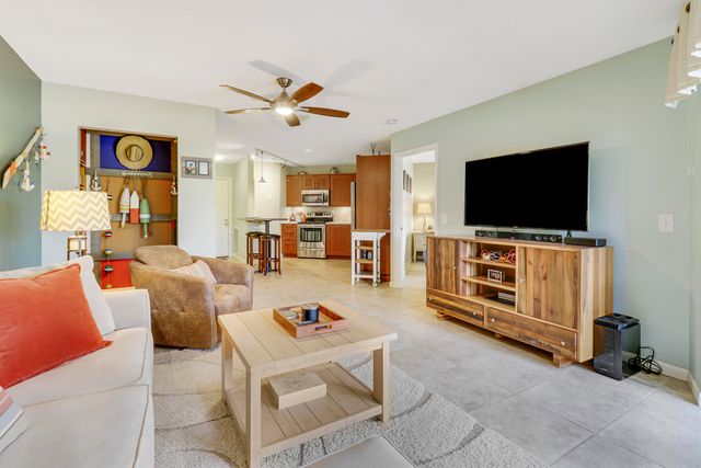 1999 NE Collins Circle 3-100, Jensen Beach, FL 34957