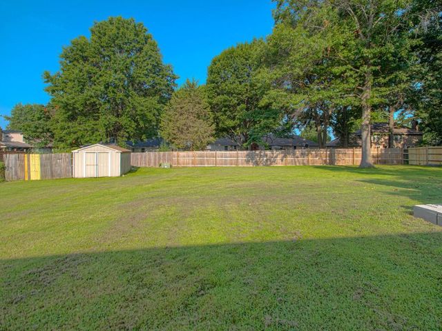 406 Meadow Lane, Raymore, MO 64083