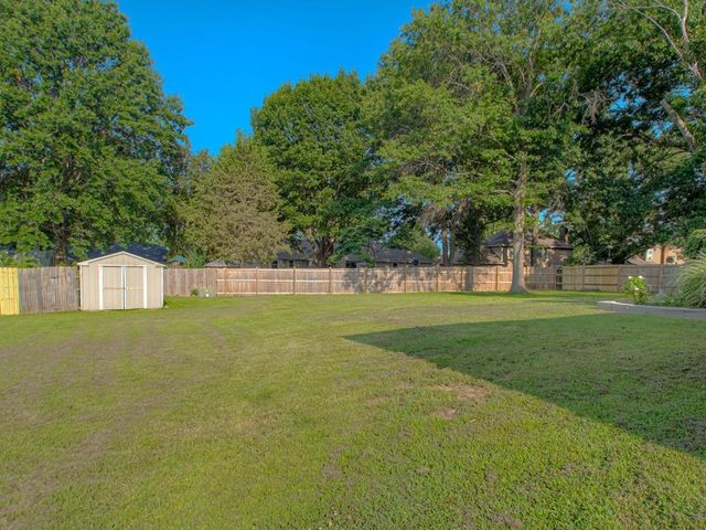 406 Meadow Lane, Raymore, MO 64083