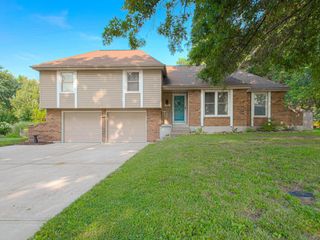 406 Meadow Lane, Raymore, MO 64083