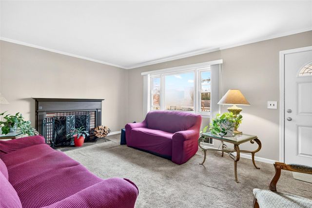 10 Sciortino Place, White Plains, NY 10607