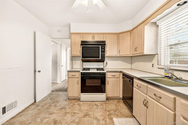 10 Sciortino Place, White Plains, NY 10607