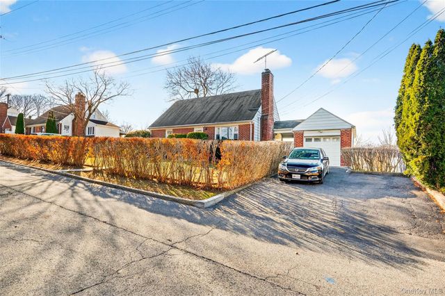 10 Sciortino Place, White Plains, NY 10607