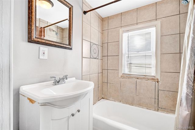 10 Sciortino Place, White Plains, NY 10607