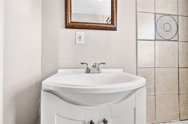 10 Sciortino Place, White Plains, NY 10607