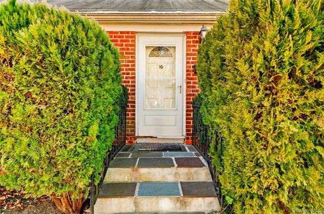 10 Sciortino Place, White Plains, NY 10607